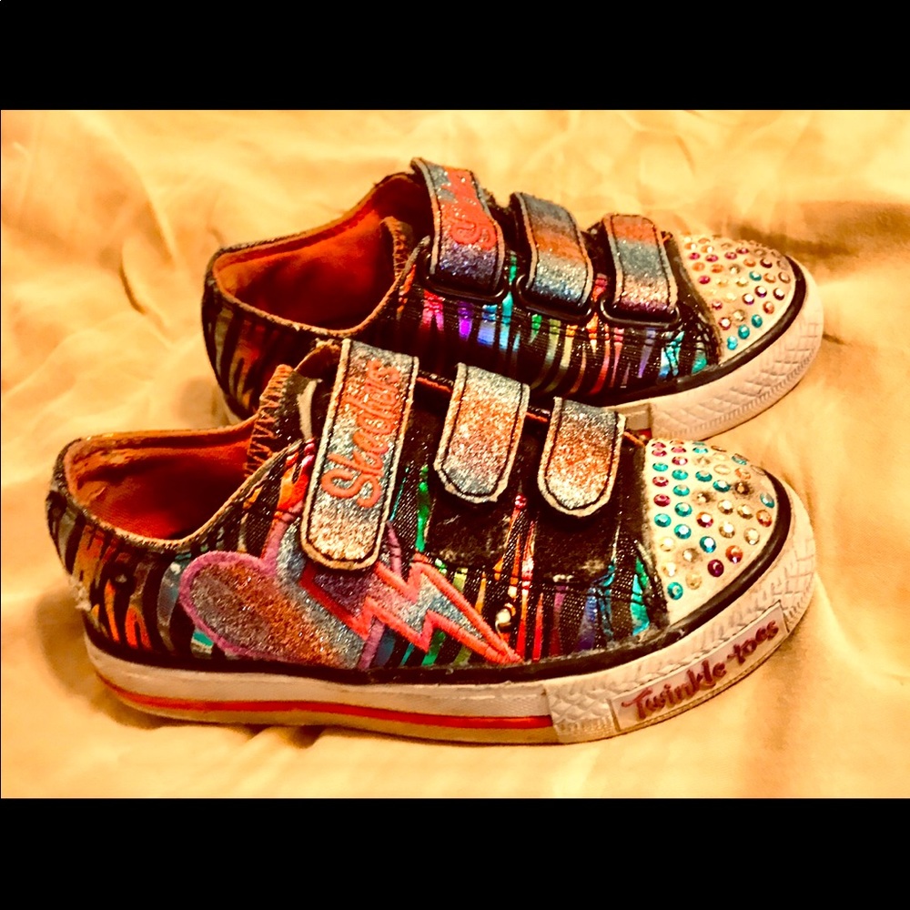 SKECHERS“TWINKLE TOES” KIDS 10.5 BLK GRAFFITI SNKR